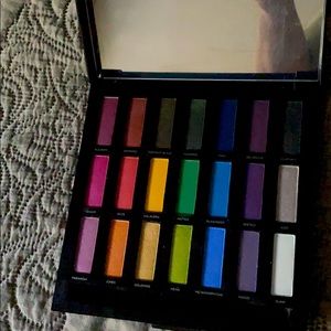 NWT Urban Decay Full Spectrum Eye Shadow 21 Shades